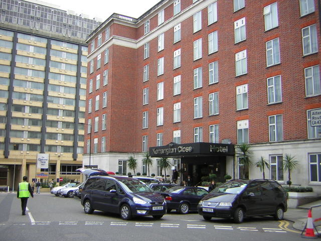 отель Kensington Close []