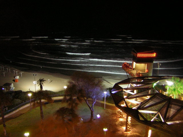 вечерний пляж в Нетании []