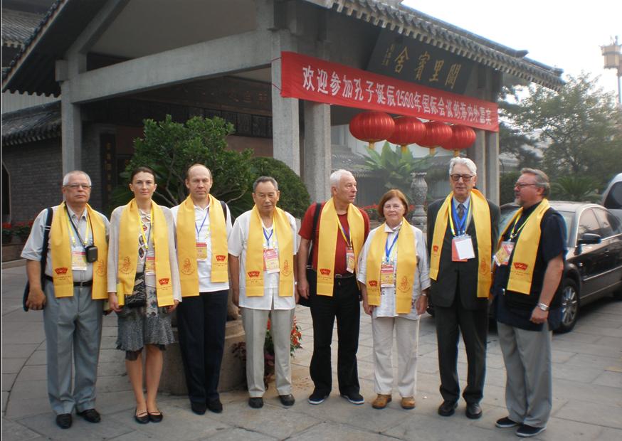 Российские конфуцианцы в Цюйфу. Сентябрь 2009 []