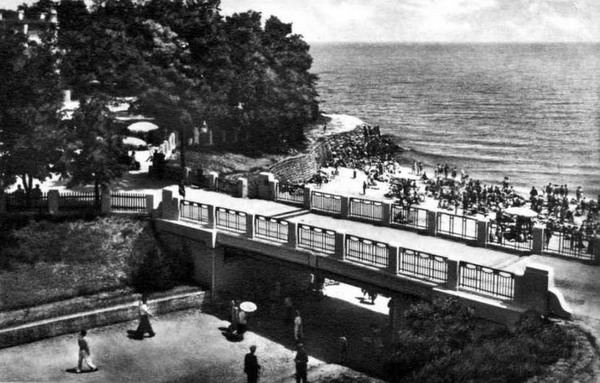 Вход на пляж в Аркадии, 1950-е годы []